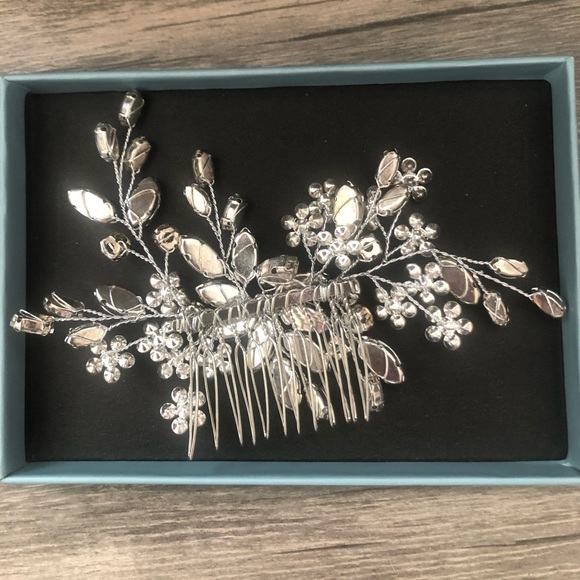 Beautiful Crystal Hair Piece! - Picture 3 of 3